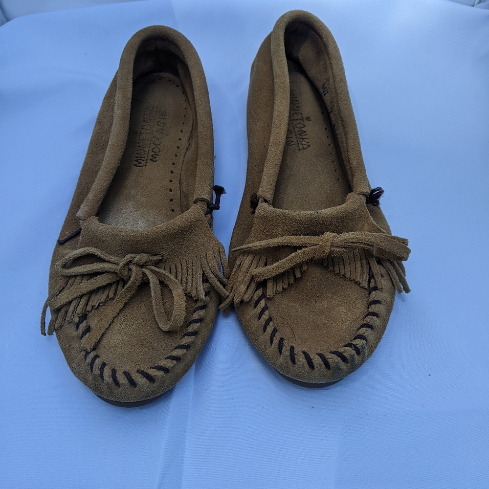Minnetonka Moccasins Suede Tan Sz 7